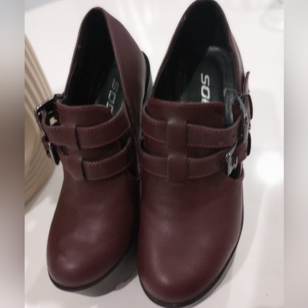 Shoes - Picture 2 of 3
